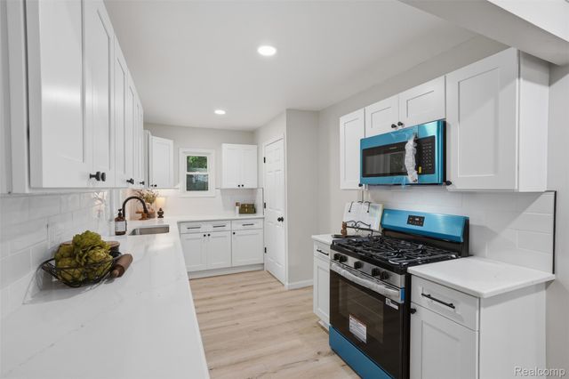 21161 Westhampton Street, Oak Park, MI 48237