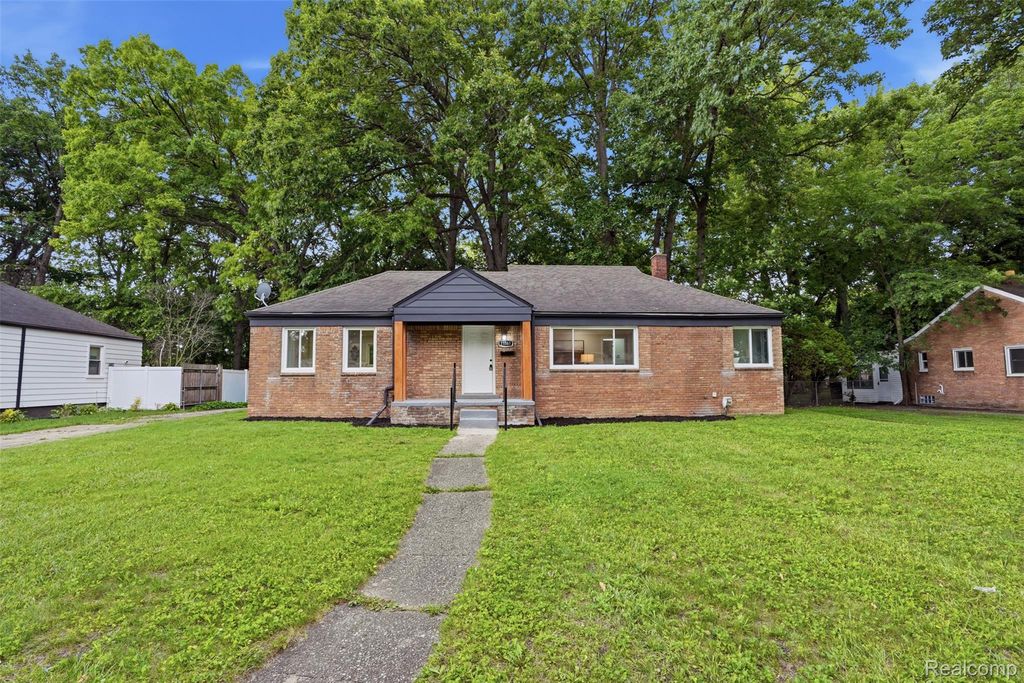 21161 Westhampton Street, Oak Park, MI 48237