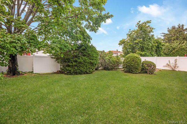 2940 Bond Drive, Merrick, NY 11566