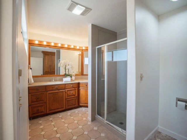 5596 Bloch St, San Diego, CA 92122