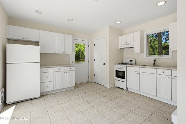 27 Westgate Court, Colts Neck, NJ 07722