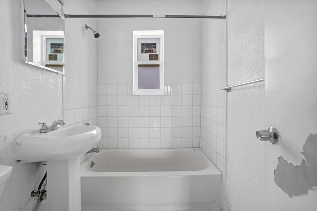 306 NW 84th Terrace 306, Miami, FL 33150