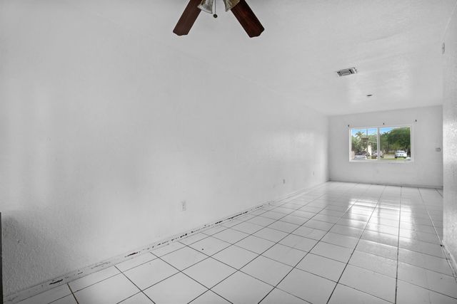 306 NW 84th Terrace 306, Miami, FL 33150