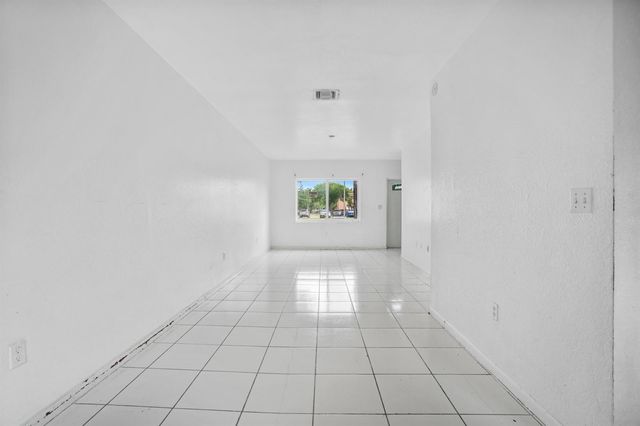 306 NW 84th Terrace 306, Miami, FL 33150