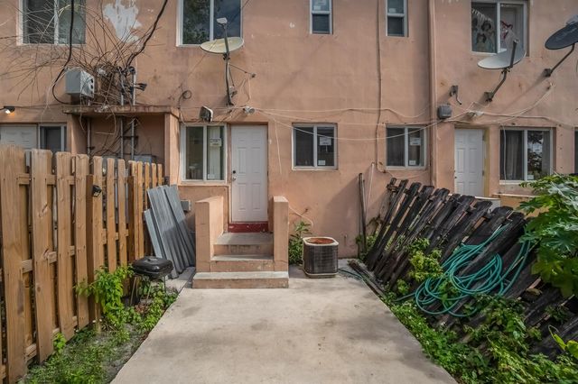 306 NW 84th Terrace 306, Miami, FL 33150