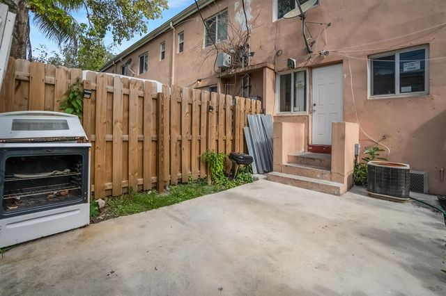 306 NW 84th Terrace 306, Miami, FL 33150