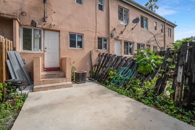 306 NW 84th Terrace 306, Miami, FL 33150