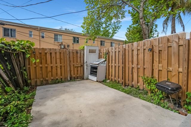 306 NW 84th Terrace 306, Miami, FL 33150