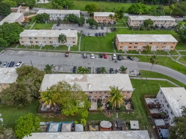 306 NW 84th Terrace 306, Miami, FL 33150