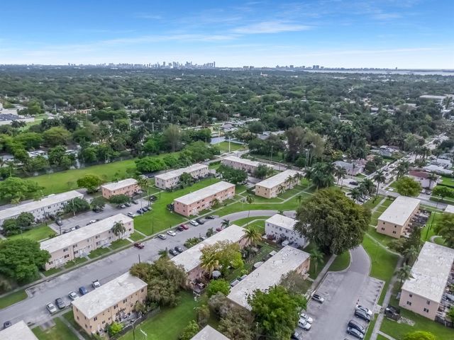 306 NW 84th Terrace 306, Miami, FL 33150