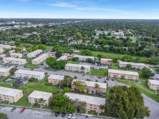 306 NW 84th Terrace 306, Miami, FL 33150