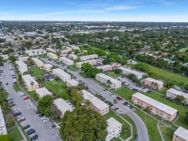 306 NW 84th Terrace 306, Miami, FL 33150