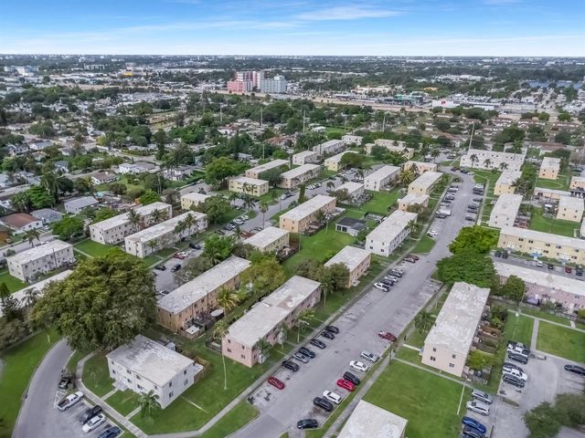 306 NW 84th Terrace 306, Miami, FL 33150