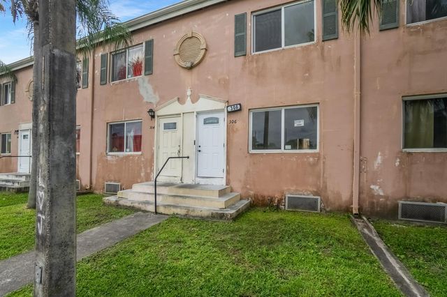 306 NW 84th Terrace 306, Miami, FL 33150