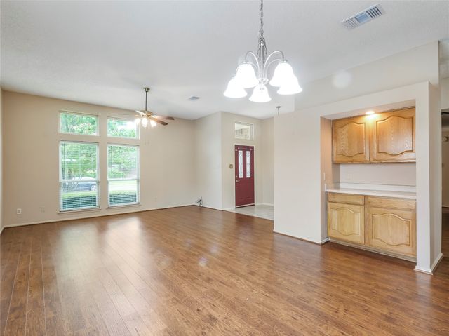 269 E Ridgegate Drive, Garland, TX 75040