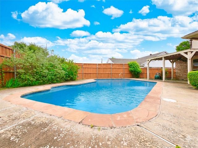 269 E Ridgegate Drive, Garland, TX 75040
