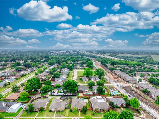 269 E Ridgegate Drive, Garland, TX 75040
