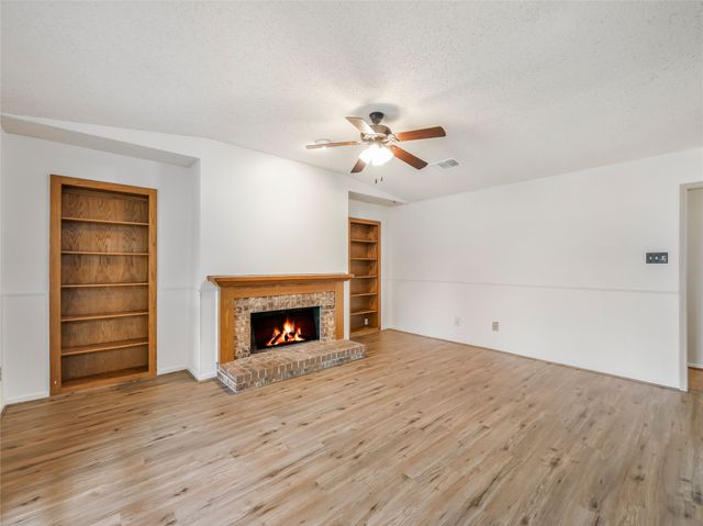 269 E Ridgegate Drive, Garland, TX 75040