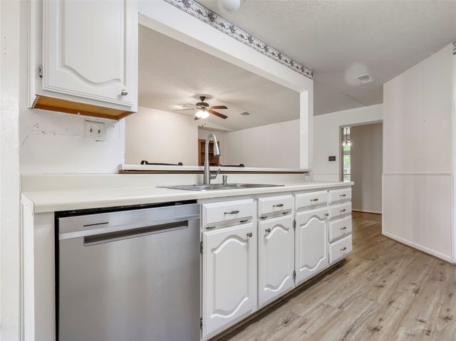 269 E Ridgegate Drive, Garland, TX 75040