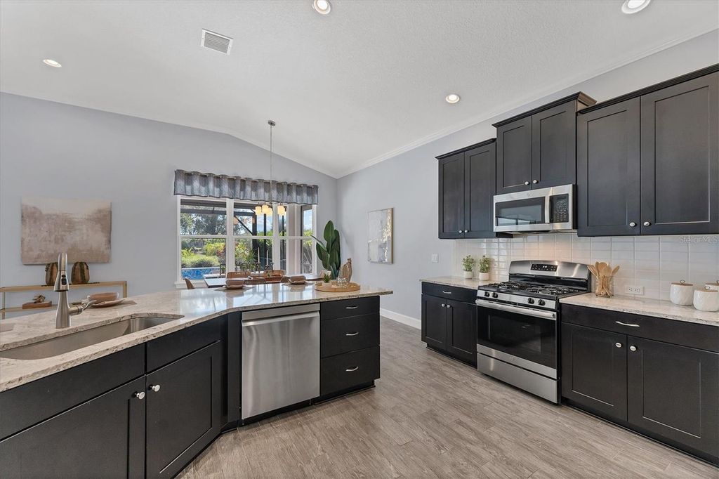 Image 16 of property listing at 13046 SORRENTO WAY, Bradenton, FL 34211