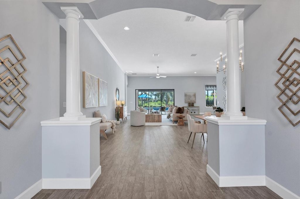 Image 8 of property listing at 13046 SORRENTO WAY, Bradenton, FL 34211