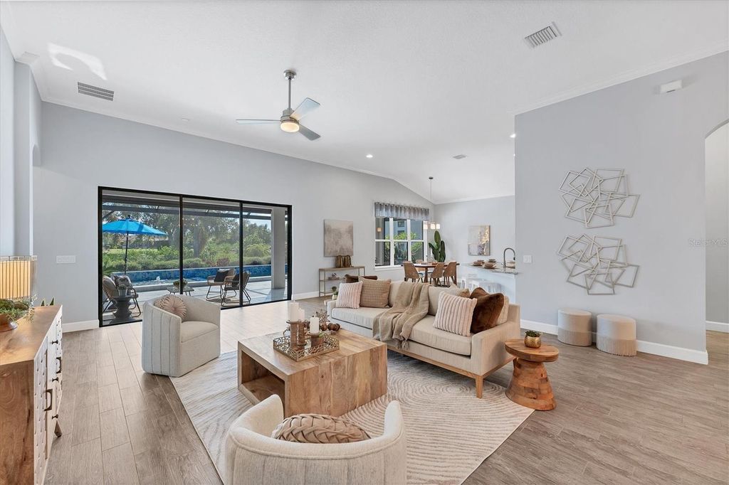 Image 10 of property listing at 13046 SORRENTO WAY, Bradenton, FL 34211