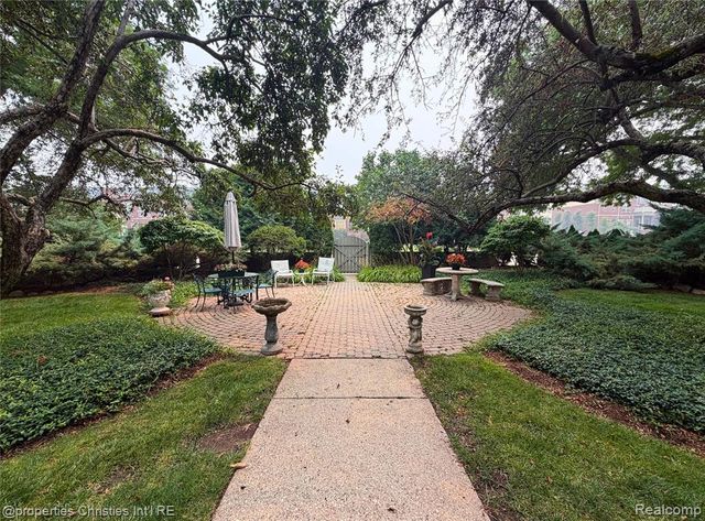 2655 E Maple Road, Birmingham, MI 48009