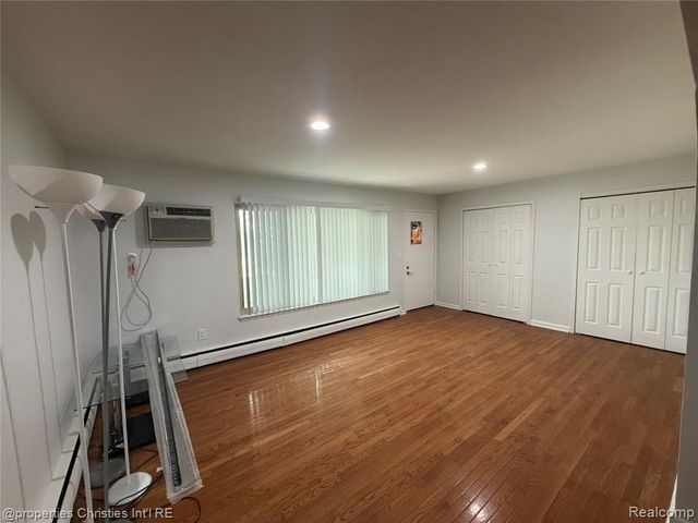 2655 E Maple Road, Birmingham, MI 48009