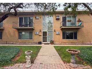 2655 E Maple Road, Birmingham, MI 48009