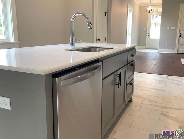 5733 Dominican Ln, Baton Rouge, LA 70806