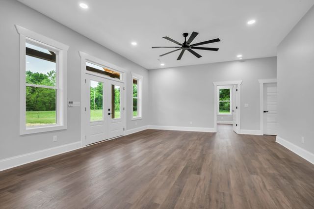 682 E Piney Rd, E, Dickson, TN 37055