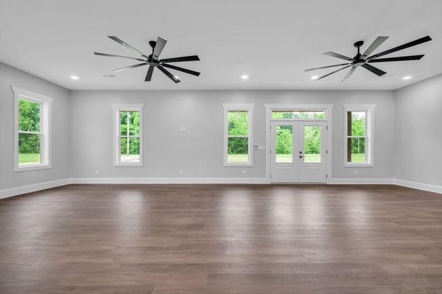682 E Piney Rd, E, Dickson, TN 37055