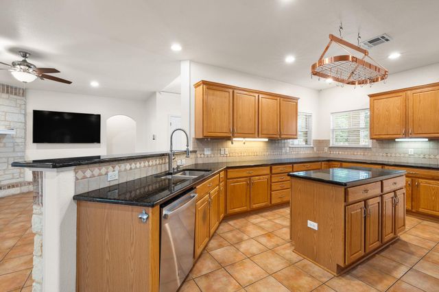1902 Yuma CIR, Killeen, TX 76543