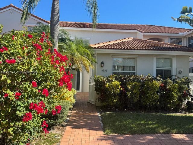 1521 Seagrape Way, Hollywood, FL 33019