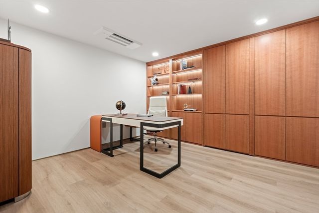 105 Summer, Weston, MA 02493