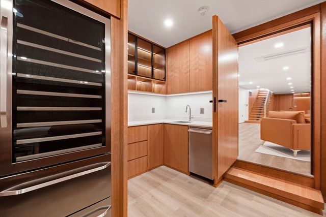 105 Summer, Weston, MA 02493