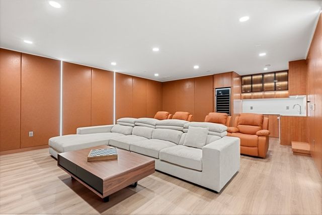 105 Summer, Weston, MA 02493