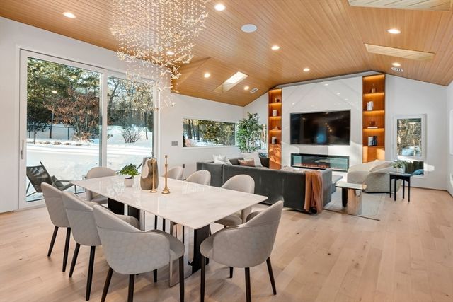 105 Summer, Weston, MA 02493