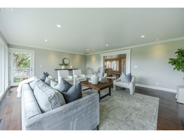 420 SPYGLASS Dr, Eugene, OR 97401