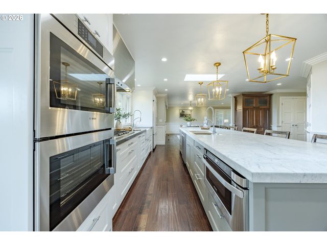 420 SPYGLASS Dr, Eugene, OR 97401