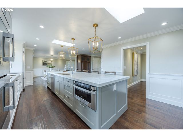 420 SPYGLASS Dr, Eugene, OR 97401