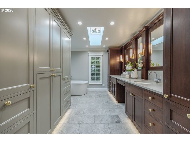 420 SPYGLASS Dr, Eugene, OR 97401