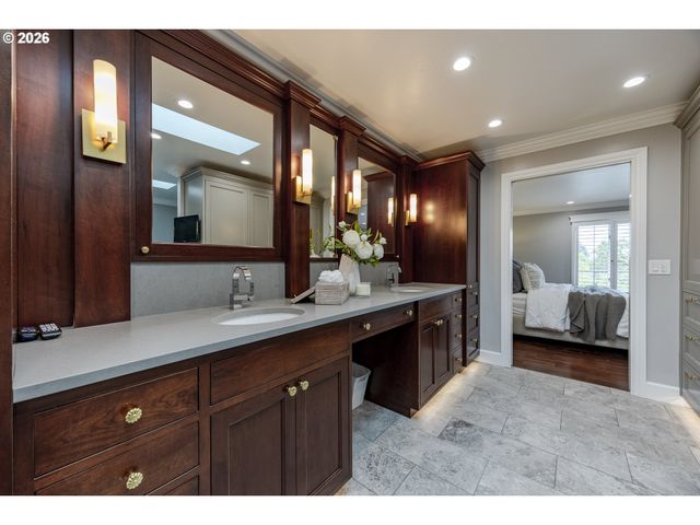 420 SPYGLASS Dr, Eugene, OR 97401