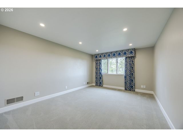 420 SPYGLASS Dr, Eugene, OR 97401