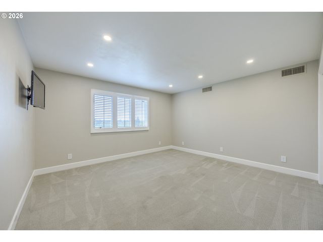 420 SPYGLASS Dr, Eugene, OR 97401