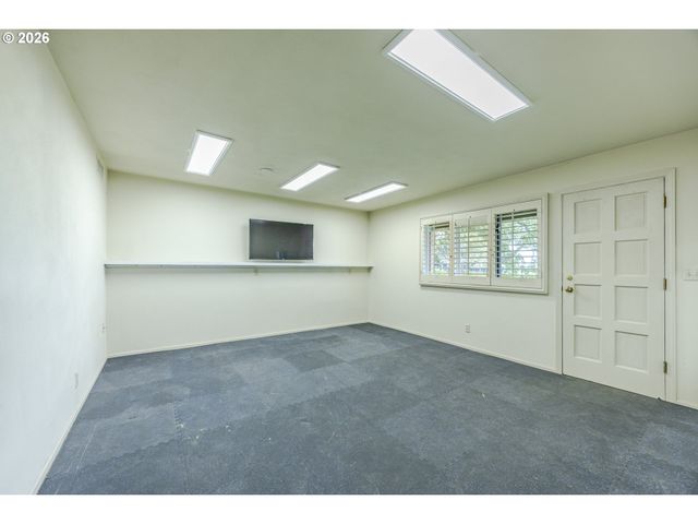 420 SPYGLASS Dr, Eugene, OR 97401