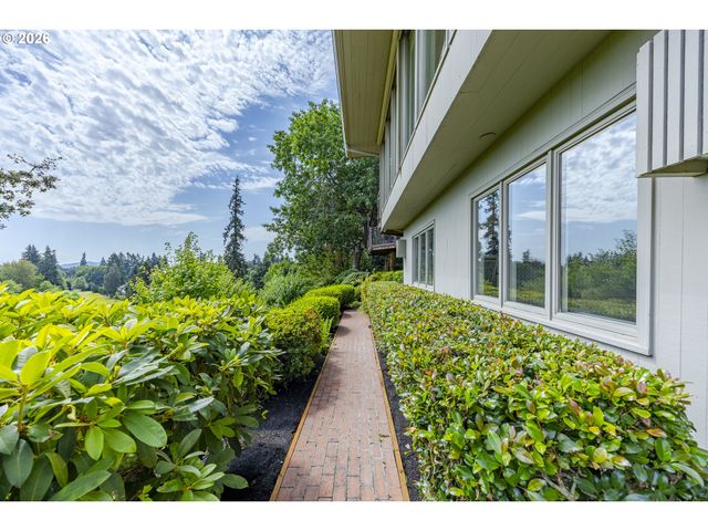 420 SPYGLASS Dr, Eugene, OR 97401