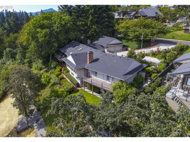 420 SPYGLASS Dr, Eugene, OR 97401