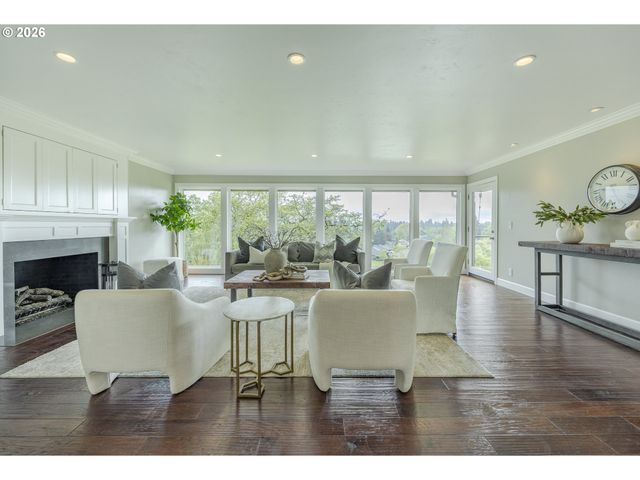 420 SPYGLASS Dr, Eugene, OR 97401