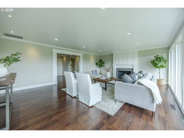 420 SPYGLASS Dr, Eugene, OR 97401